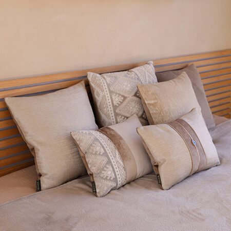 brons-sierkussen-versailles-bijou-tjkinterior