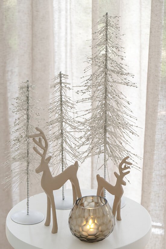 bombyxx-mochi-rendieren-beige-sparkle-pine-christmas-trees-tjkinterior