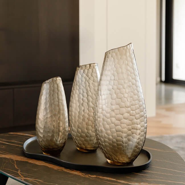 bombyxx-bambi-vaas-beige-narvik-tray-zwart-tjkinterior