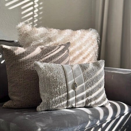 brons-lio-mason-mika-stone-tjkinterior