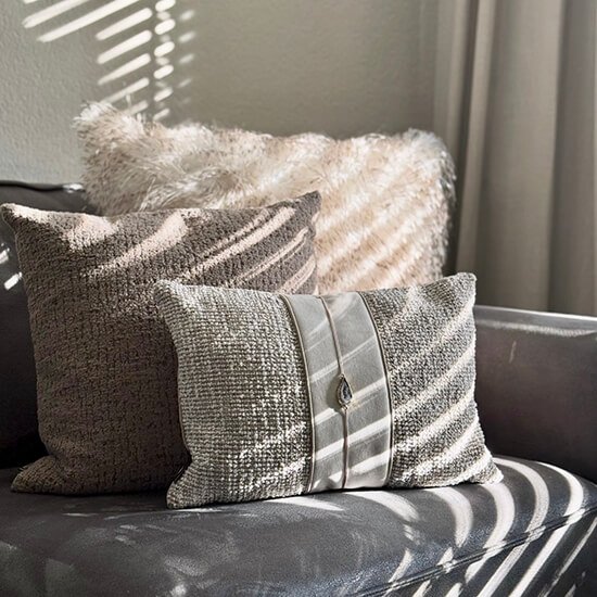 brons-lio-mason-mika-stone-tjkinterior