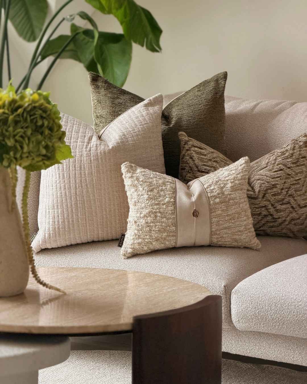 brons-kussens-ghaya-rowena-tjkinterior