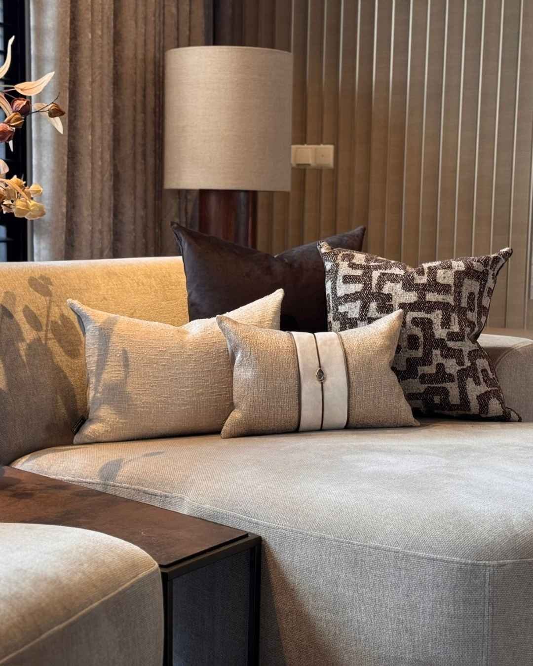 brons-kussens-rosa-strook-tjkinterior